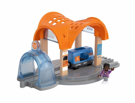 Brio World Smart Track Action Tunnel and Station