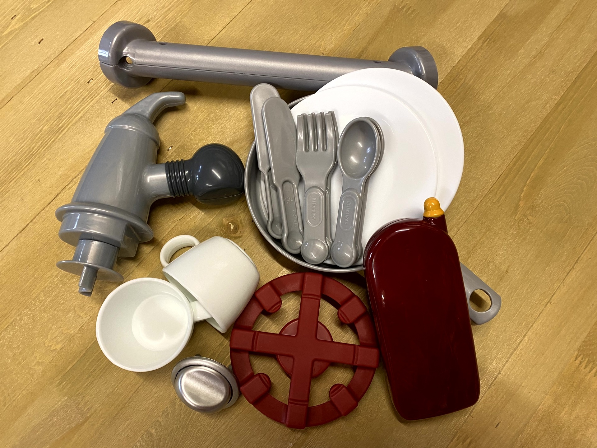 Accessory Pack - phone, towel rail, 2 cups, tap, 2 x knife, fork, spoon, frying pan, 2 plates, cooker knobs, hob ring. Image