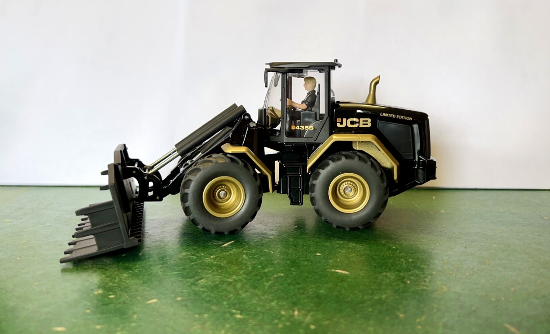 Siku JCB Agri Wheeled Loader Limited Edition 1:32 